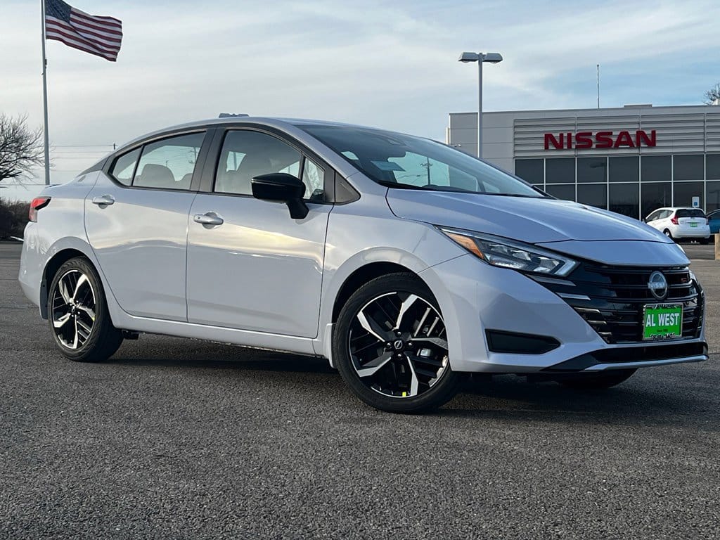 2025 Nissan Versa Sedan SR's photo