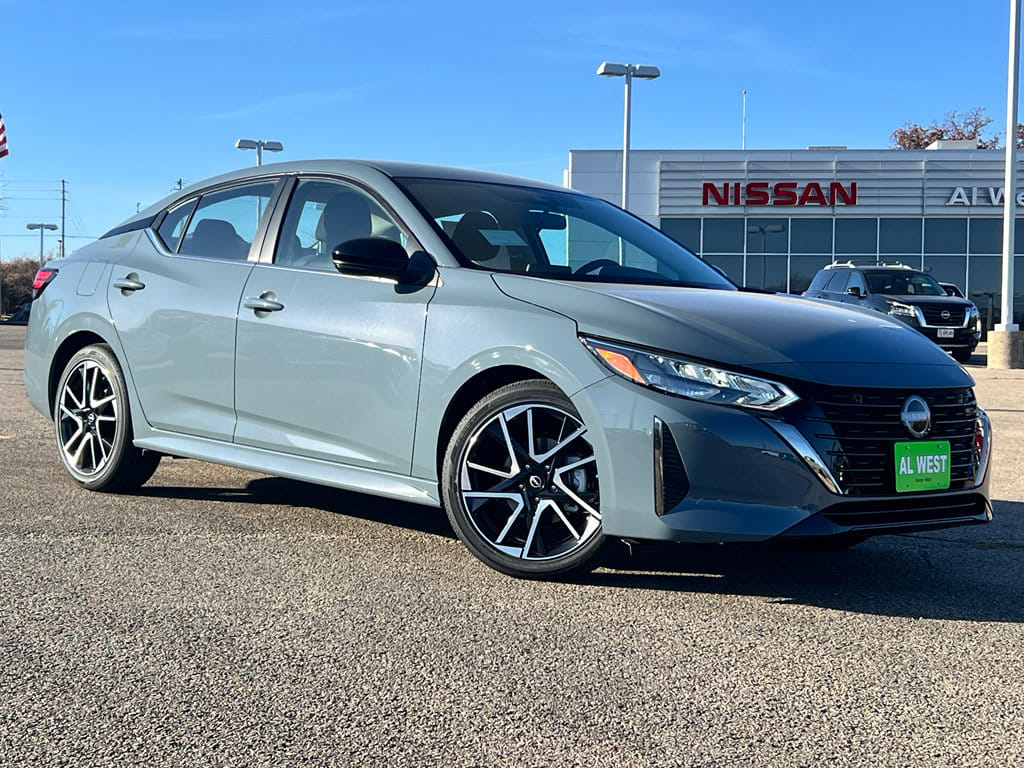 2025 Nissan Sentra SR's photo