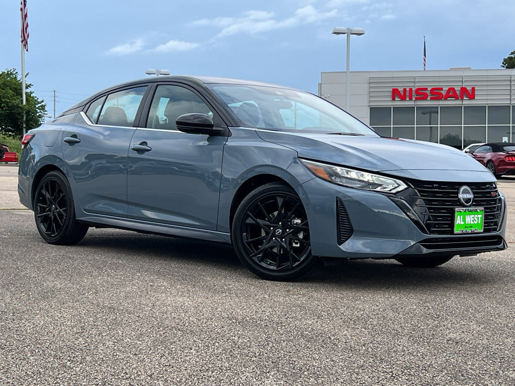 2025 Nissan Sentra SR's photo