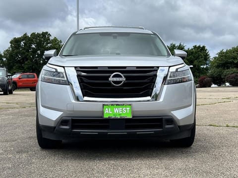 2022 Nissan Pathfinder SV