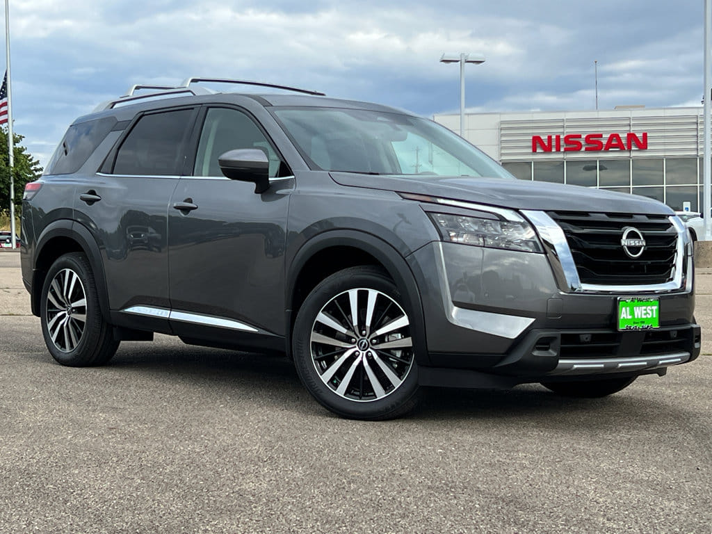 2025 Nissan Pathfinder Platinum's photo