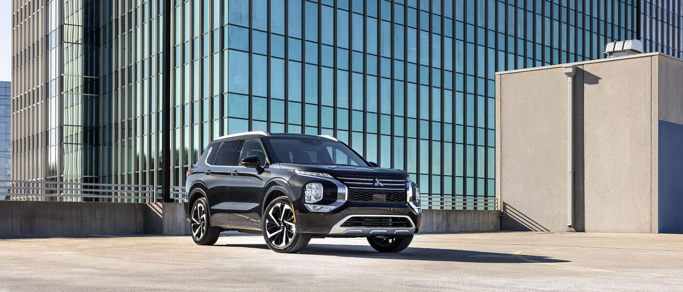 2024 Mitsubishi Outlander Exterior In City Parking Lot