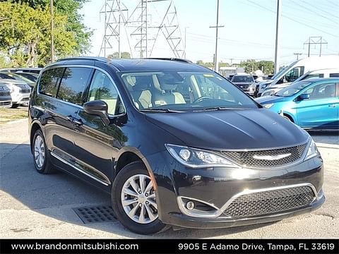 1 image of 2018 Chrysler Pacifica Touring L