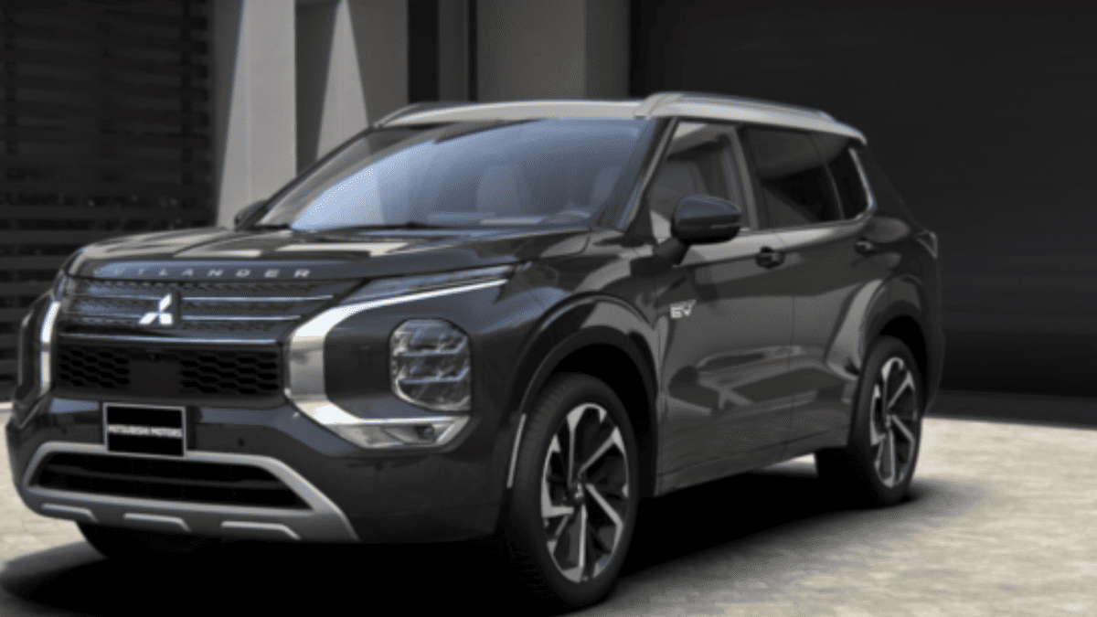 Blacked-out 2025 Mitsubishi Outlander PHEV trim in Tampa, FL, featuring stylish alloy wheels and sleek body lines on a mountain road.