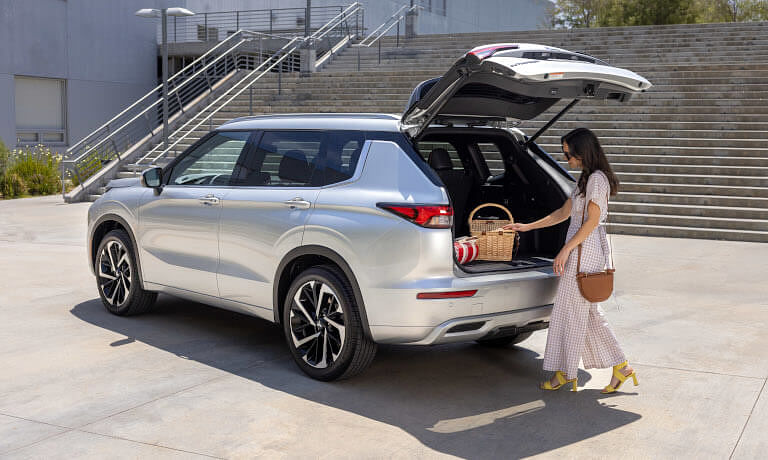 2024 Mitsubishi Outlander Exterior Trunk Open With Cargo