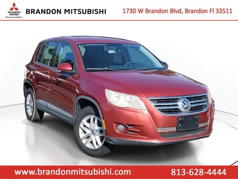 1 image of 2011 Volkswagen Tiguan