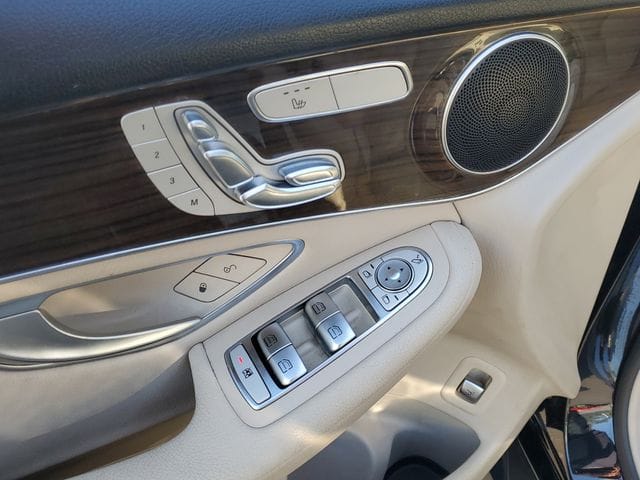 2019 Mercedes-Benz GLC GLC300 - Photo 19