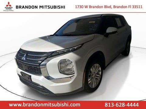 1 image of 2022 Mitsubishi Outlander ES