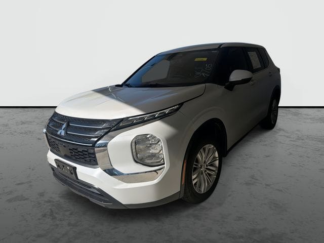 2022 Mitsubishi Outlander ES FWD's photo