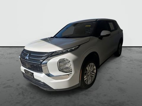 1 image of 2022 Mitsubishi Outlander ES