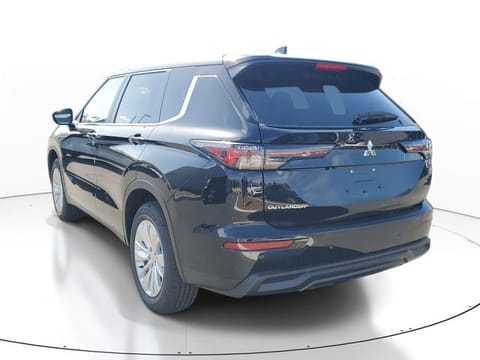2026 Mitsubishi Outlander ES