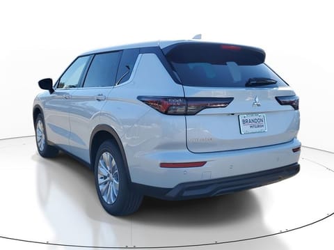 2026 Mitsubishi Outlander ES