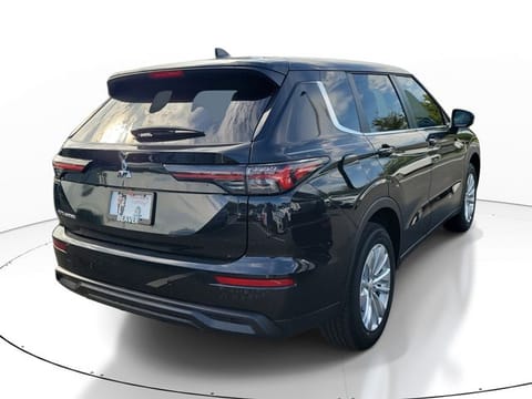 2026 Mitsubishi Outlander ES