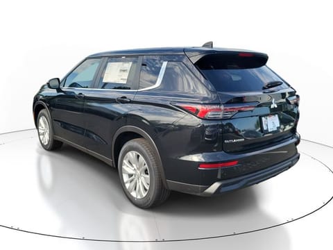 2026 Mitsubishi Outlander ES