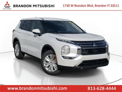 1 image of 2026 Mitsubishi Outlander ES