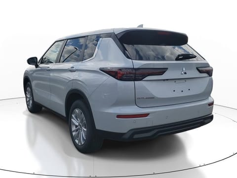 2026 Mitsubishi Outlander ES