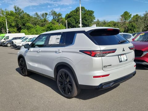 2026 Mitsubishi Outlander LE