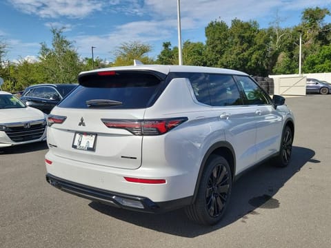 2026 Mitsubishi Outlander LE