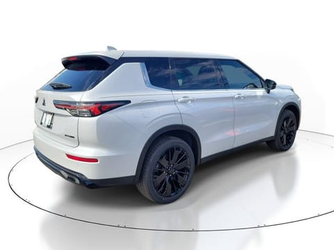 2026 Mitsubishi Outlander LE