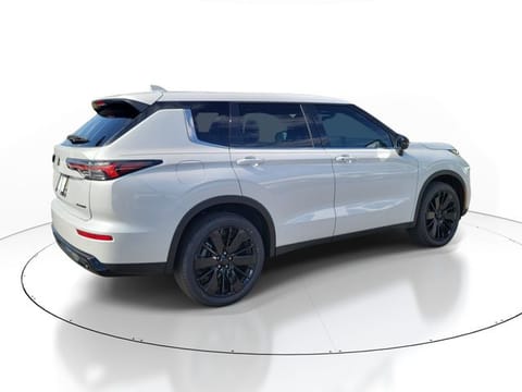 2026 Mitsubishi Outlander LE