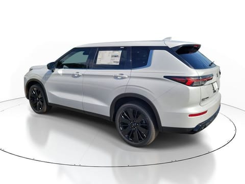 2026 Mitsubishi Outlander LE