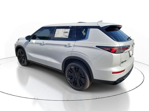 2026 Mitsubishi Outlander LE