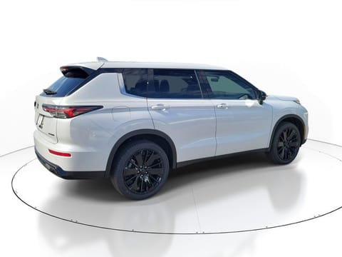 2026 Mitsubishi Outlander LE