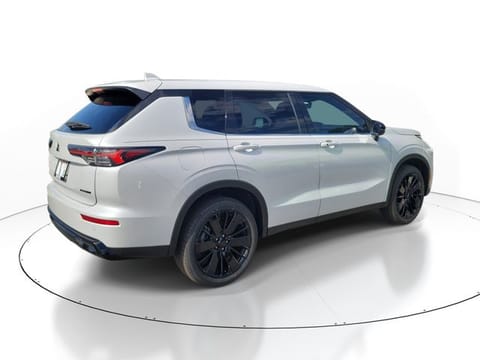 2026 Mitsubishi Outlander LE