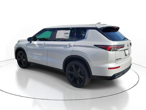 2026 Mitsubishi Outlander LE