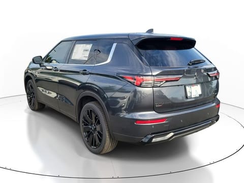 2026 Mitsubishi Outlander LE