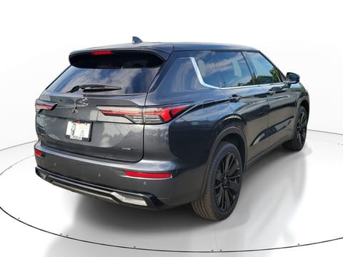 2026 Mitsubishi Outlander LE