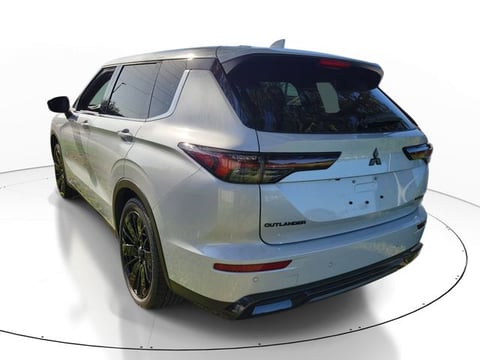 2026 Mitsubishi Outlander LE