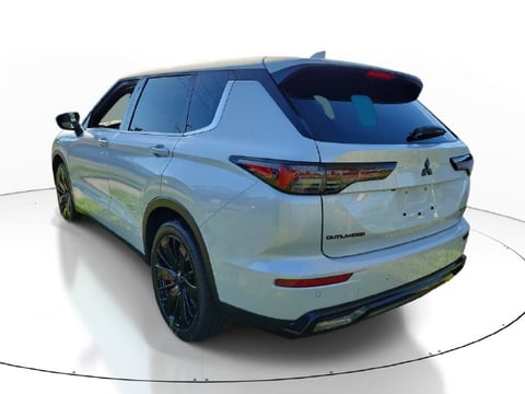 2026 Mitsubishi Outlander LE