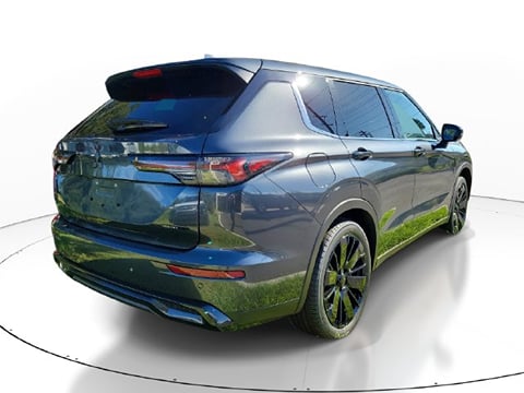 2026 Mitsubishi Outlander LE