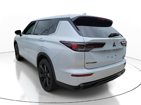 2026 Mitsubishi Outlander LE