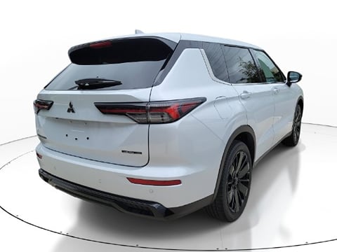 2026 Mitsubishi Outlander LE