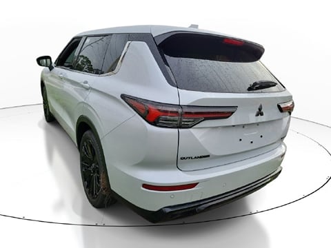 2026 Mitsubishi Outlander LE