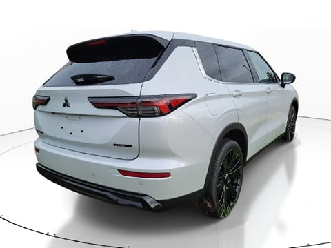 2026 Mitsubishi Outlander LE