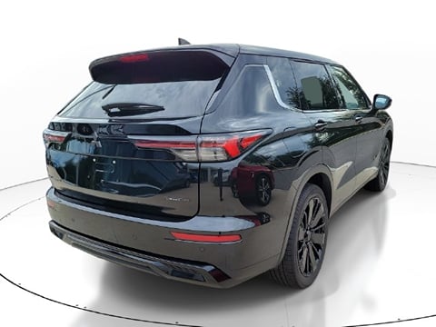 2026 Mitsubishi Outlander LE