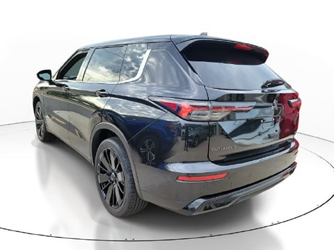 2026 Mitsubishi Outlander LE