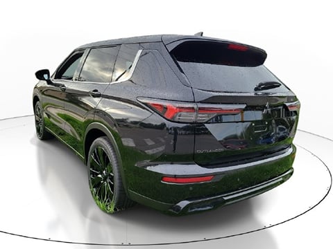 2026 Mitsubishi Outlander LE