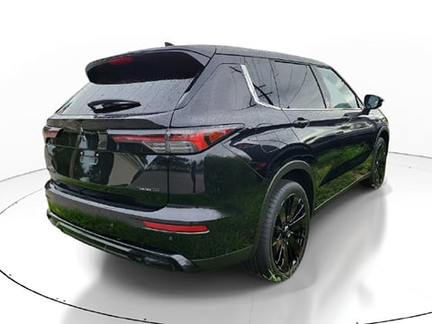 2026 Mitsubishi Outlander LE