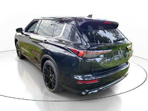 2026 Mitsubishi Outlander LE