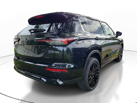 2026 Mitsubishi Outlander LE
