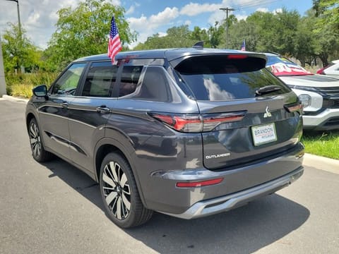 2026 Mitsubishi Outlander SE