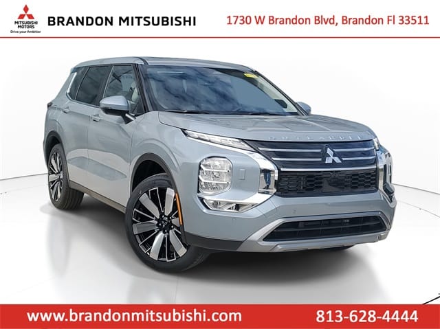 2026 Mitsubishi Outlander SE's photo