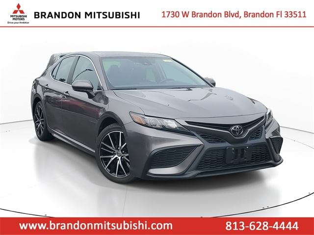 2024 Toyota Camry SE's photo