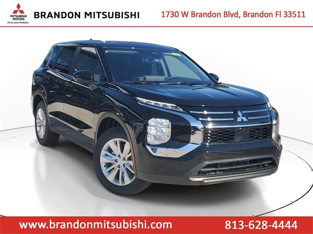 2025 Mitsubishi Outlander ES's photo