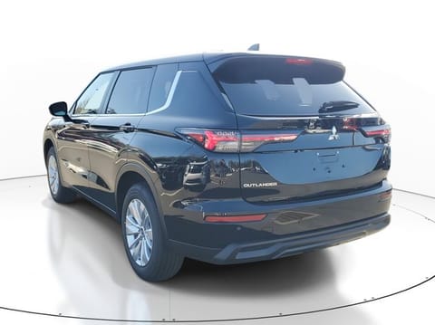 2026 Mitsubishi Outlander ES