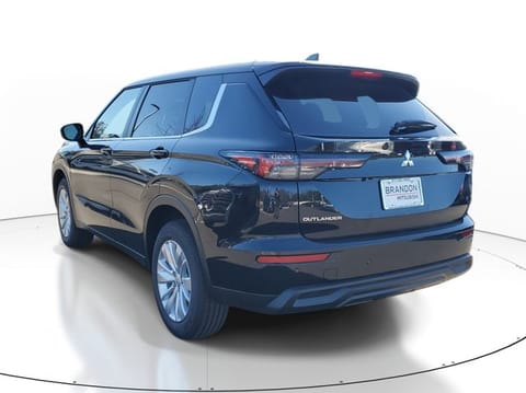 2026 Mitsubishi Outlander ES